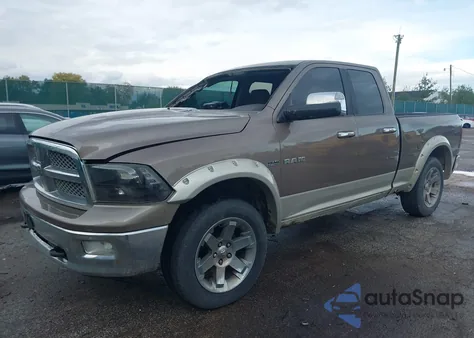 2010 Dodge Ram 1500 Laramie z USA, uszkodzony, nr VIN 1D7RV1GT0AS173964